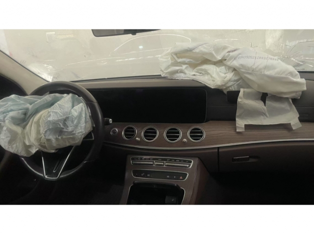 奔驰奔驰E级奔驰E级 2021款 改款 E 260 L 运动型