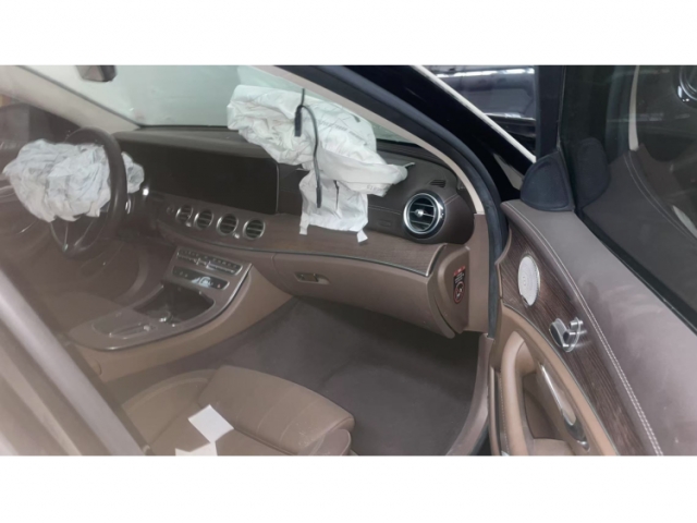 奔驰奔驰E级奔驰E级 2021款 改款 E 260 L 运动型