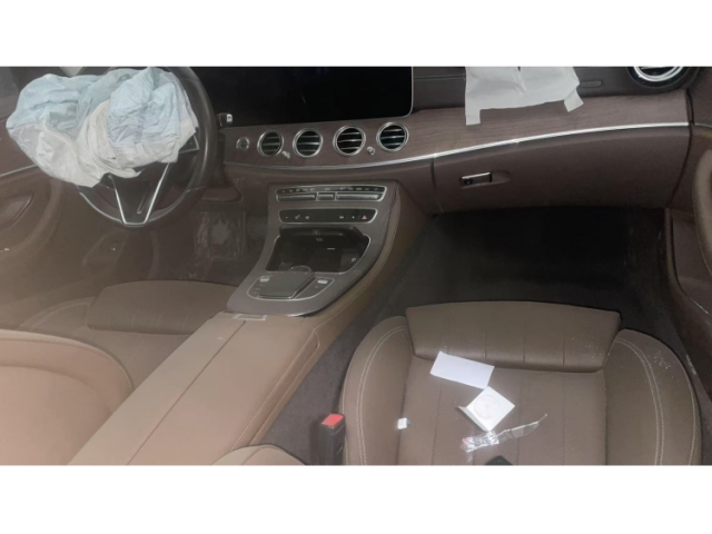 奔驰奔驰E级奔驰E级 2021款 改款 E 260 L 运动型