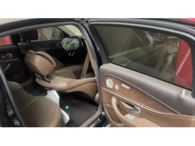 奔驰奔驰E级奔驰E级 2021款 改款 E 260 L 运动型