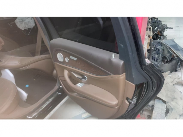 奔驰奔驰E级奔驰E级 2021款 改款 E 260 L 运动型