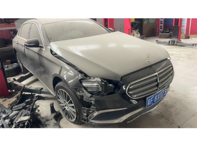 奔驰奔驰E级奔驰E级 2021款 改款 E 260 L 运动型
