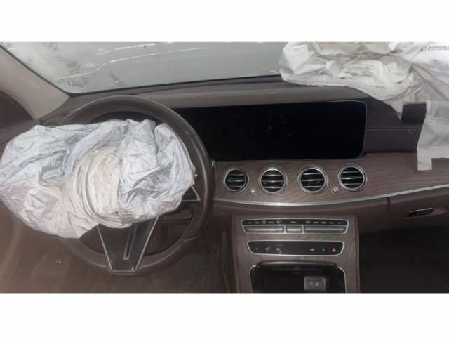 奔驰奔驰E级奔驰E级 2021款 改款 E 260 L 运动型