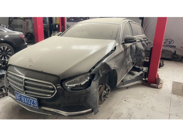 奔驰奔驰E级奔驰E级 2021款 改款 E 260 L 运动型