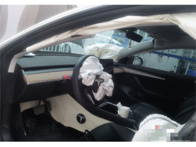特斯拉Model 3