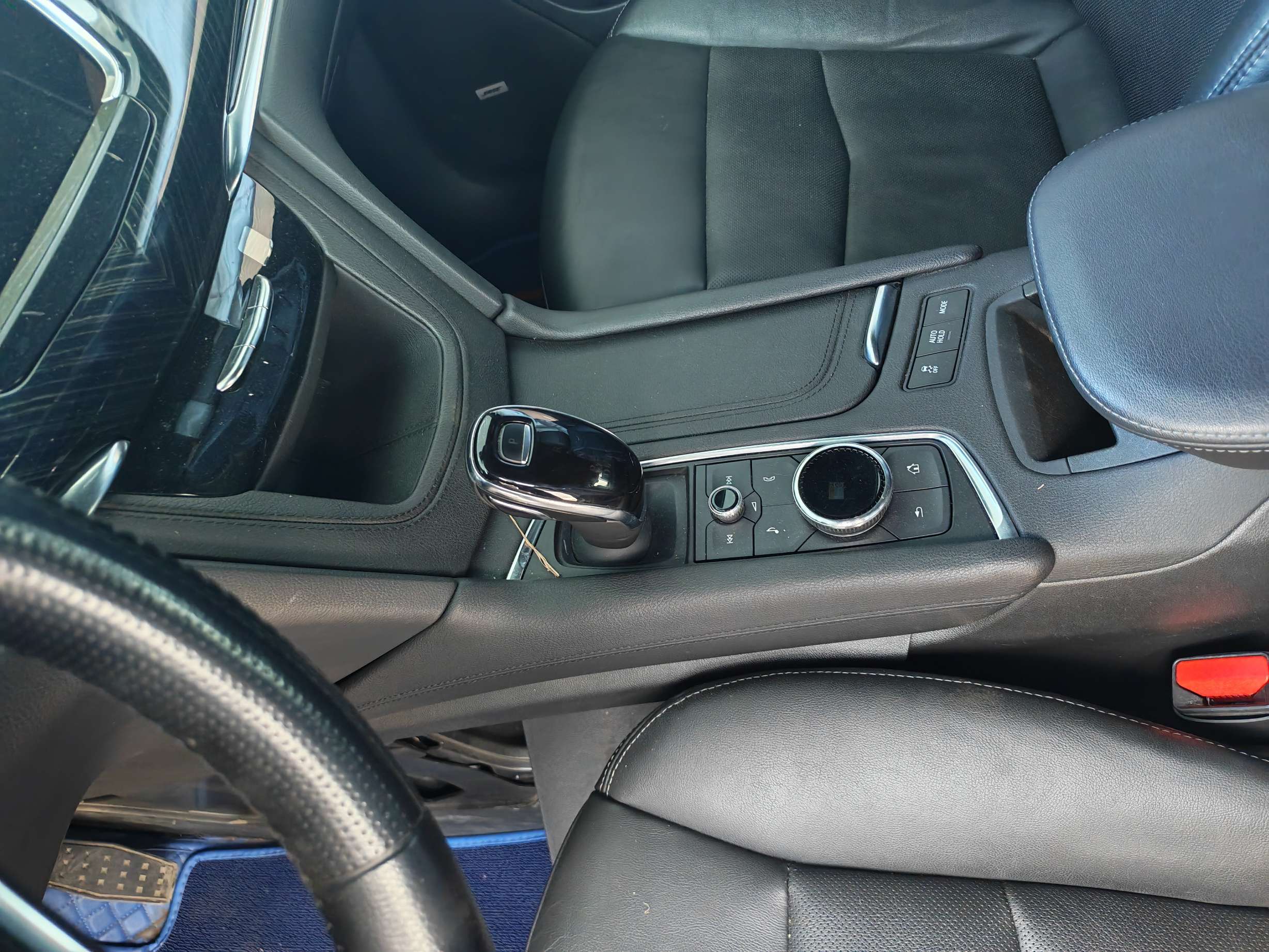 XT6